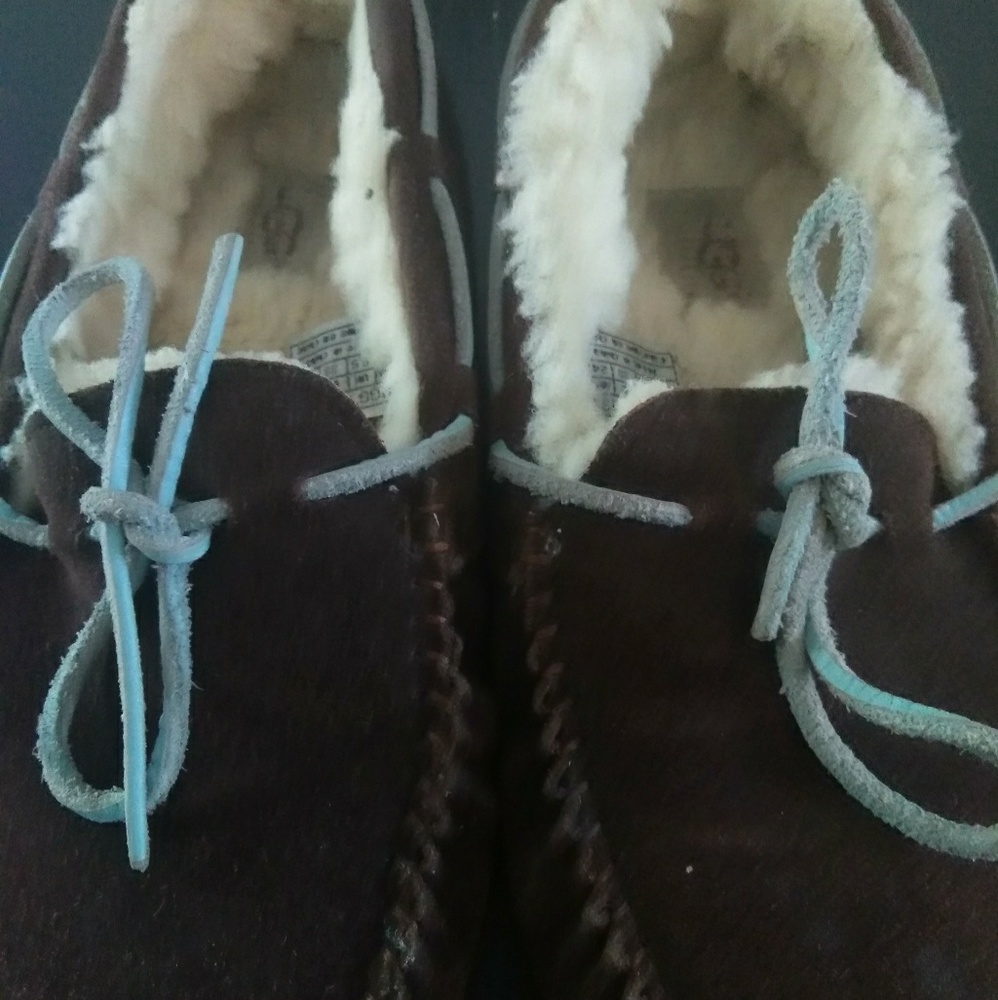 Ugg loafer shoes size 7 - Picture 2 of 4